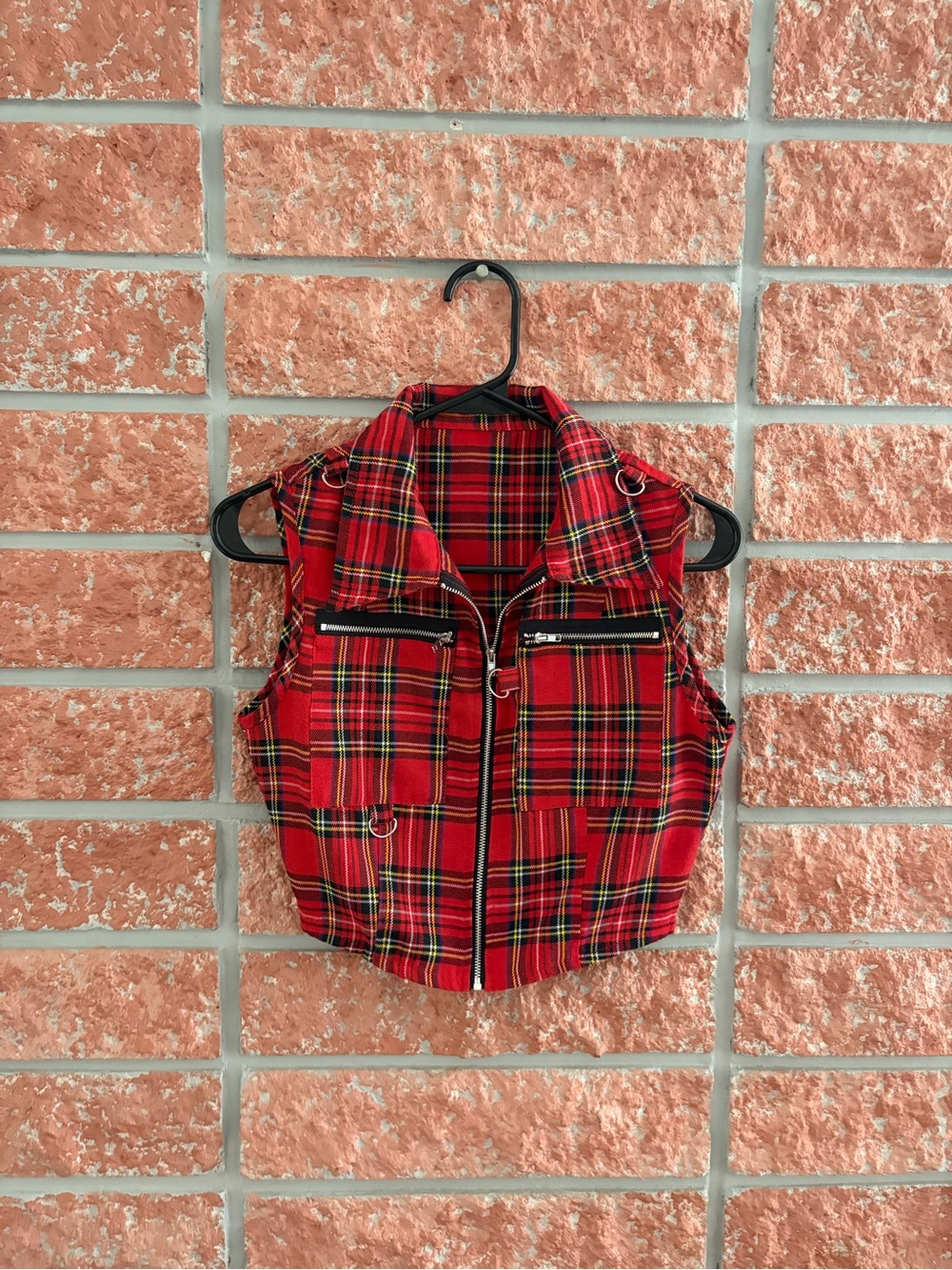 🌟 Red Plaid Zip Front Cropped Vest